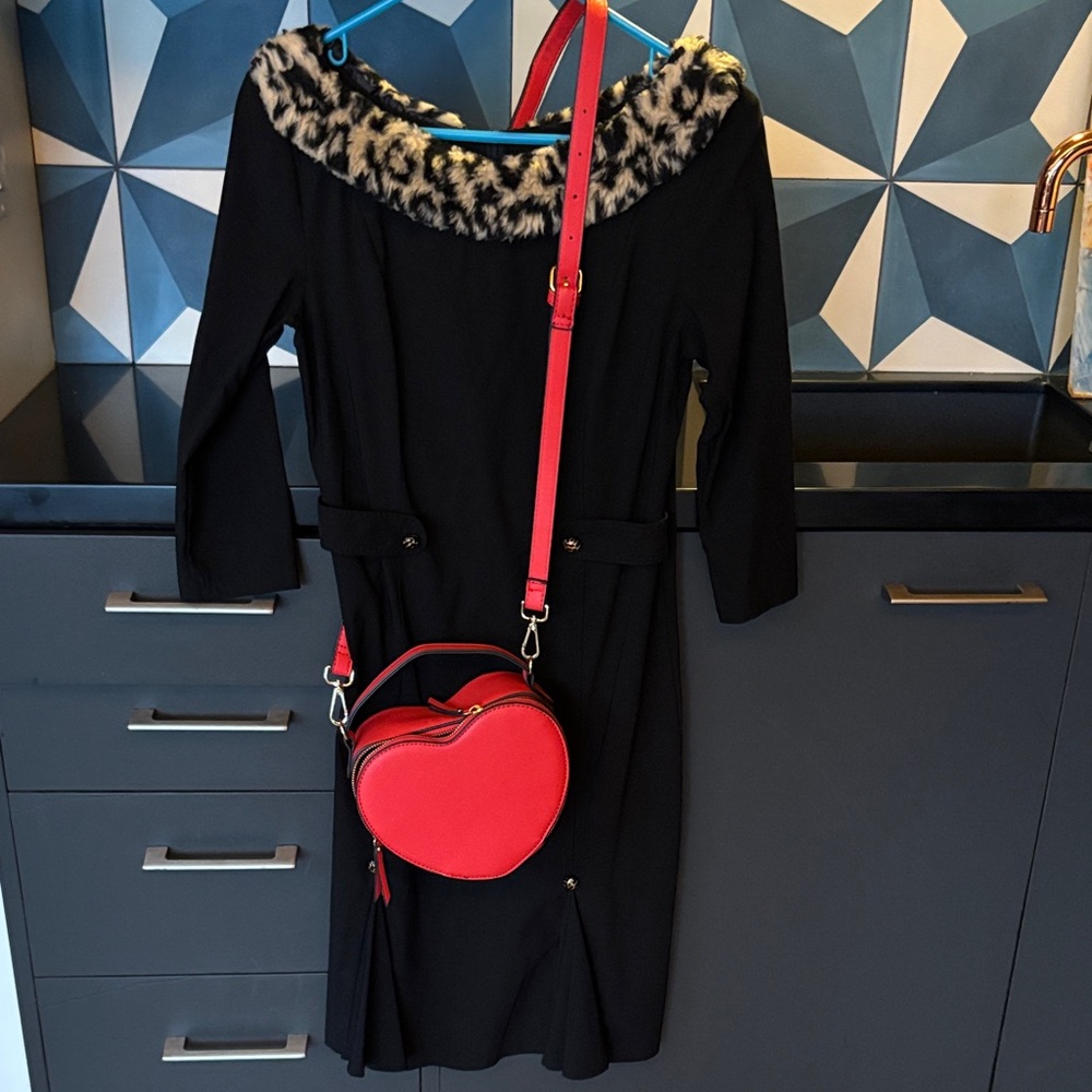 Fran Drescher The Nanny Costume Dress w/Leopard Print Collar and Red Heart Bag!